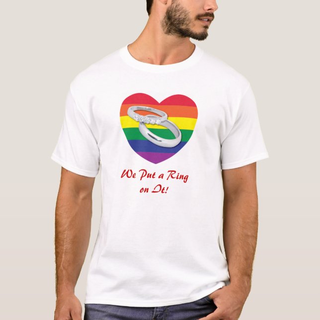 Gay Wedding setzt einen Ring auf T-Shirt (Vorderseite)