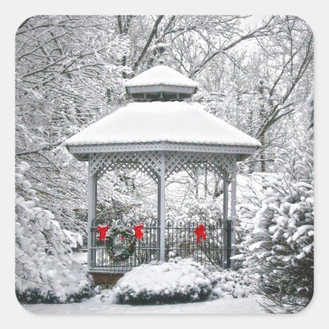 Gazebo auf dem Schneeaufkleber Quadratischer Aufkleber (Vorderseite)
