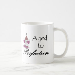 Gealtert zu den Perfektions-T - Shirts und den Kaffeetasse