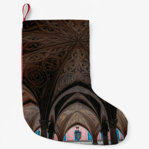 Gebäude aus braunem und schwarzem Holz Kleiner Weihnachtsstrumpf