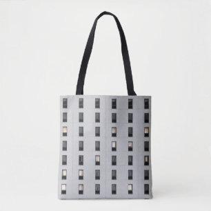 Gebäude aus weißem und schwarzem Beton Tasche