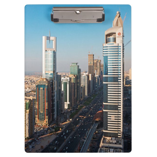 Gebäude entlang der Sheikh Zayed Road, Dubai Klemmbrett (Vorderseite)