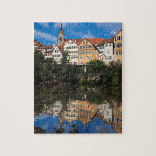 Gebäude säumen den Fluss   Deutschland