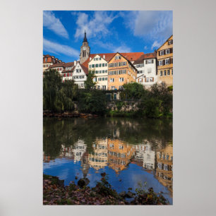 Gebäude säumen den Fluss Deutschland Poster