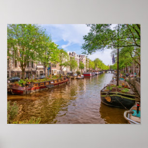 Gebäude und Kanal in Amsterdam, Niederlande Poster