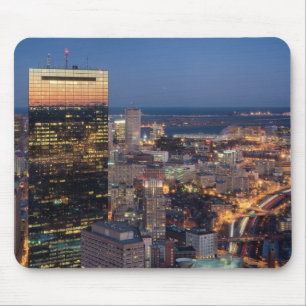 Gebäude von Boston mit Licht schleppt auf Straße Mousepad