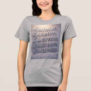 "Gebaut anders: Outwork. Outlearn. Träumen Sie nic Tri-Blend Shirt