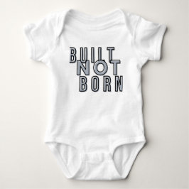 Gebaut Nicht Geboren – Hustle & Disziplin Text DT- Baby Strampler