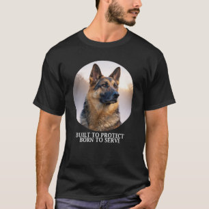 Gebaut zum Schutz, geboren zum Dienen T-Shirt