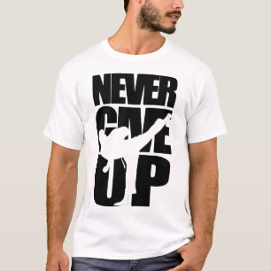 Gebe niemals Karate auf T-Shirt