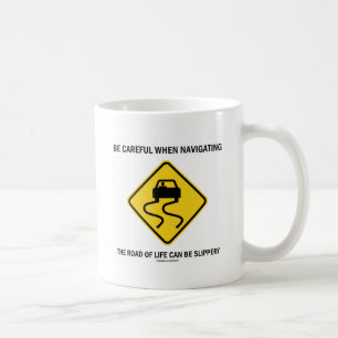 Geben Sie acht, wenn Sie die Straße des Lebens Kaffeetasse