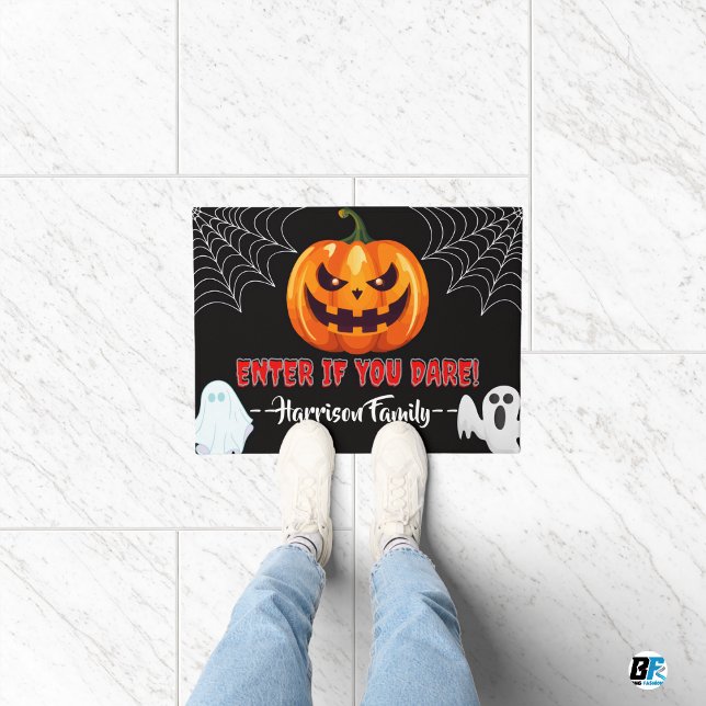 Geben Sie an, wenn Sie es wagen, Halloween Familie Fußmatte (Von Creator hochgeladen)