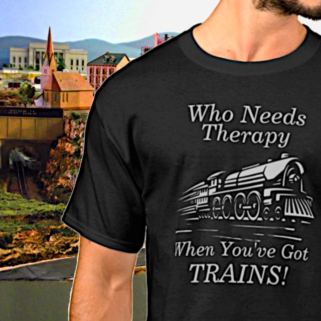 Geben Sie den Namen an, der eine Therapie benötigt T-Shirt (Von Creator hochgeladen)