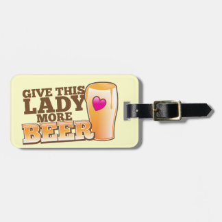 Geben Sie dieser DAME mehr BIER! Gepäckanhänger