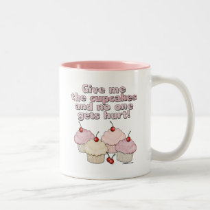 Geben Sie mir die kleinen Kuchen Zweifarbige Tasse