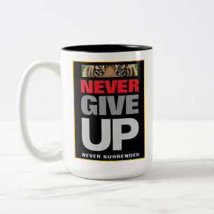 Geben Sie niemals auf, nie auf Erfolgsquote verzic Zweifarbige Tasse