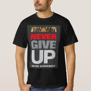 Geben Sie niemals auf, Zitat schwarz zu überlassen T-Shirt