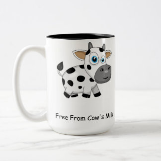 Geben Sie von die Kuhmilch-der Tasse frei