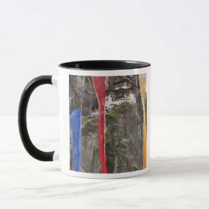 Gebetsfahnen hängen nahe shang tasse