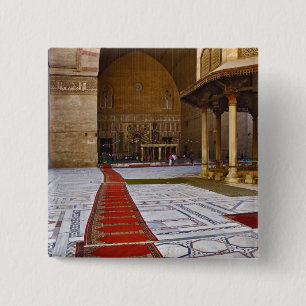 Gebetsteppiche führen in eine islamische Moschee,  Button