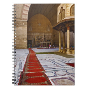 Gebetsteppiche führen in eine islamische Moschee,  Notizblock