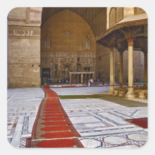 Gebetsteppiche führen in eine islamische Moschee,  Quadratischer Aufkleber