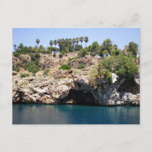 Gebirgsklippen mit mediterranem Meer Postkarte