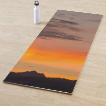 Gebirgssonnenuntergang-Yoga-Matte