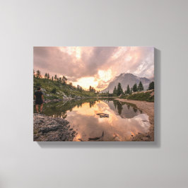 Gebirgsteich mit eingewickelter Leinwand