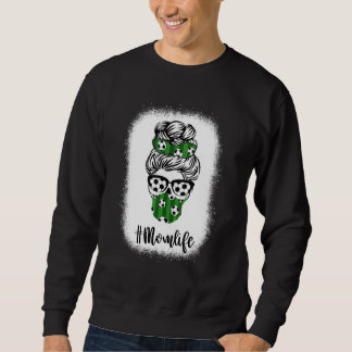 gebleicht Messy Bun Hair Tragen Fußball Sonnenbril Sweatshirt