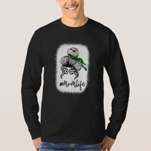 gebleicht Messy Bun Hair Tragen Fußball Sonnenbril T-Shirt