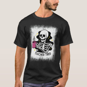Gebleichter Halloween-Lehrer Müder Skelett Trinken T-Shirt