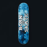 Geboren für den Skate Skateboard<br><div class="desc">Cooles Skateboard mit einem wunderschönen blauen Aquarellhintergrund mit der Aufschrift "Geboren zum Skate" in einem weißen,  modernen Graffiti-Schriftart.</div>