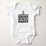 Geboren Hockey / Daddys Future Hockey Buddy spiele Baby Strampler<br><div class="desc">Niedliche Geschenkidee für alle zukünftigen Hockeyspieler da draußen. Ideal für Baby- und Kinderbekleidung,  es wäre ein tolles Geschenk für alle Hockeyliebhaber Mama und Vater da draußen.</div>