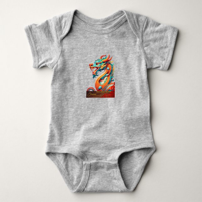 Geboren in einem Dragon Year 2024 personalisiert B Baby Strampler (Vorderseite)