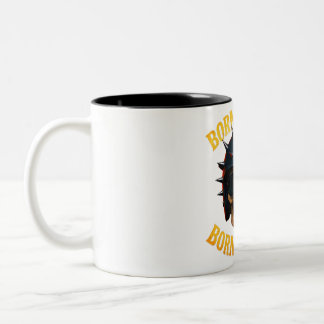 Geboren, um mit dem Flammenschädelhelm zu fahren Zweifarbige Tasse