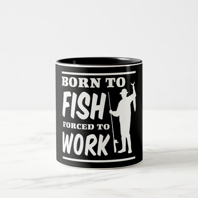 Geboren zu fischen Zwangs, um zu arbeiten Zweifarbige Tasse (Mittel)