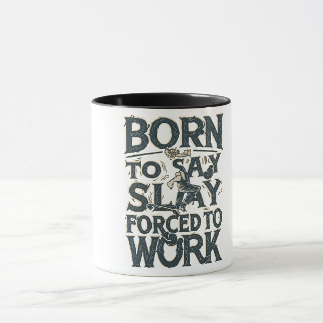 GEBOREN ZU SLAY GEZWUNGEN ZU ARBEITEN TASSE (Zentrum)