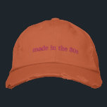 Geborener Geburtstag 80er Zitat für jedes Jahr ein Bestickte Baseballkappe<br><div class="desc">Feiern Sie Ihre 80er-Wurzeln mit dieser trendigen, bestickten Baseballkappe mit dem schlichten, aber feinen "Made in the 80er"-Text. Mit minimalistischem Retro-Design und anpassbarer Fadenstärke eignet sich diese Kappe ideal für lässige Ausflüge, nostalgische Treffen oder einfach nur für 80er. Ideal für alle, die in der Zeit der Kassetten, Neons und großen...</div>