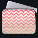 Gebrochene rosa Ombre Zickzack-Elektronik-Tasche Laptopschutzhülle<br><div class="desc">Eine Elektroniktasche,  die einen gebrochenen rosa ombre Zickzackentwurf kennzeichnet.</div>