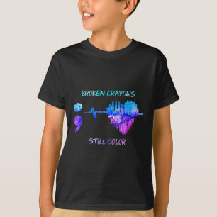 Gebrochene Wachsmalstifte sind immer noch farbige T-Shirt