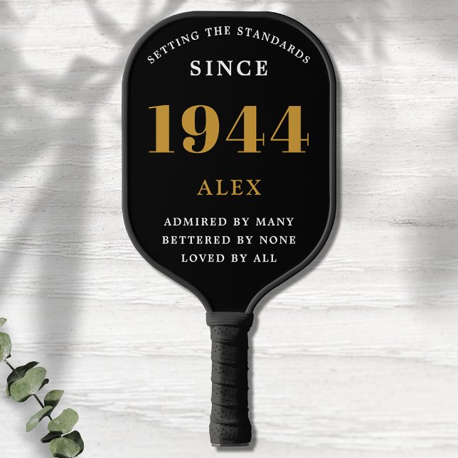 Geburtsname 1944 Black Gold Elegant Chic Pickleball Schläger (Chic '1944' 80th Birthday Black and Gold Personalized Pickleball Paddle)