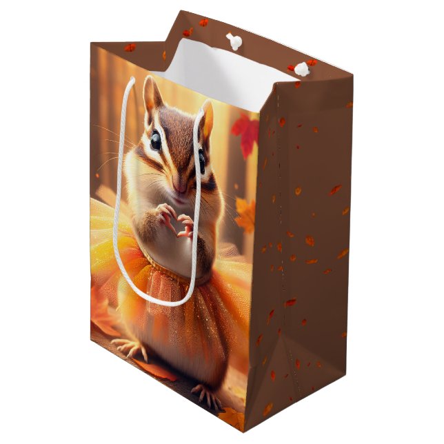 Geburtstag Chipmunk mit Herbst Herz Mittlere Geschenktüte (Vorderseite Schrägansicht)