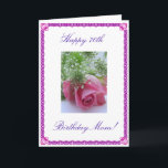 Geburtstag der Mama Karte<br><div class="desc">Das Bild eines rosa Rosa ist auf weißem Hintergrund erschienen. "Herzlichen Glückwunsch zur 70. Geburtstagsmutter!"  "Viel Spaß bei der Mama! Wir Liebe dich!" Personalisieren Sie Ihre Nachricht!   Fotografie von Maria Santos (Lusinhas do Sul)</div>