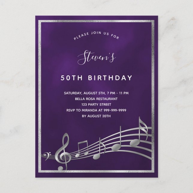 Geburtstag lila silberne Musiknoten Einladung Postkarte (Vorderseite)