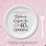 Geburtstag lustig Küssen eines Jahrzehnts Auf Wied Pappteller<br><div class="desc">Funny Geburtstag Küssen eine Dekade Goodbye Custom Party Papierplatte. Feiern Sie einen Geburtstag, der ein neues Jahrzehnt beginnt mit diesen lustigen Party-Servietten, die ein moderneres typografisches Design für das Sprichwort NAME'S KISSING HER "DECADE" GOODBYE enthalten (das Beispiel zeigt 40er für einen 50. Geburtstag). ÄNDERUNGEN: Der personalisierte Text Schriftart Stil, Farbe,...</div>