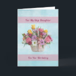 Geburtstag, Schritt-Tochter, bunte Blumen in einem Karte<br><div class="desc">Ein Korb der bunten Blumen einschließlich die roten und gelben Rosen, Gänseblümchen, Gartennelken und grüner Farn machen ein sehr nettes weiches Blumenbild für diese Geburtstagskarte für eine Schritt-Tochter. Ein rosa Band wird auf dem Korb gebunden. Zwei rosa Fahnen stellen den Hintergrund für den Text zur Verfügung. Der Innere-Vers ist eine...</div>