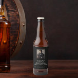 Geburtstags Foto Spaß Fakten Bio Typ Mann Bierflaschenetikett<br><div class="desc">Kann vorne auf einer Flasche verwendet werden,  ist aber für den Rücken. Für eine Geburtstagsfeier für einen Typ,  Mann.  Personalisieren und fügen Sie Ihr eigenes Foto des Jubiläums.  Fügen Sie Ihren Text,  lustige Fakten,  Biografie über den Geburtstag Typ,  und fügen Sie Ihre Namen. Klassischer schwarzer Hintergrund und weißer Text.</div>