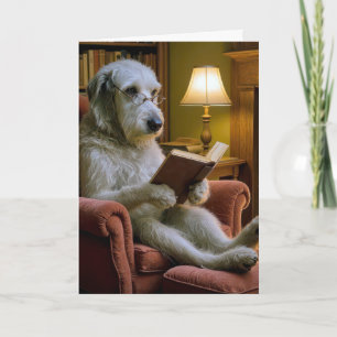 Geburtstags-Irish Wolfhound-Hund liest ein Buch Karte