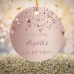 Geburtstags-Rose goldfarbene Sterne von Freunden Keramik Ornament<br><div class="desc">Ein Ornament für eine mädchenhafte und glamouröse 21. Geburtstag als Geschenk ihrer Freunde oder Eltern. Eine Rose Gold, rosa Farbverlauf mit Rose goldfarbenen Tropfstern. Auf der Vorderseite: Personalisieren und fügen Sie ein Datum, einen Namen und Alter. Der Name ist in dunklem Rose Gold mit einem modernen handgeschriebenen Stil geschrieben. Zurück:...</div>